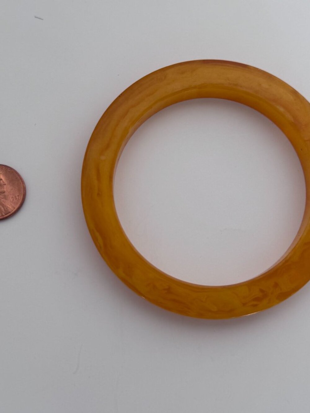 Bakelite Bangle Bracelet Vintage 1940s Marbled Amber Butterscotch Yellow Jewelry - Picture 10 of 11